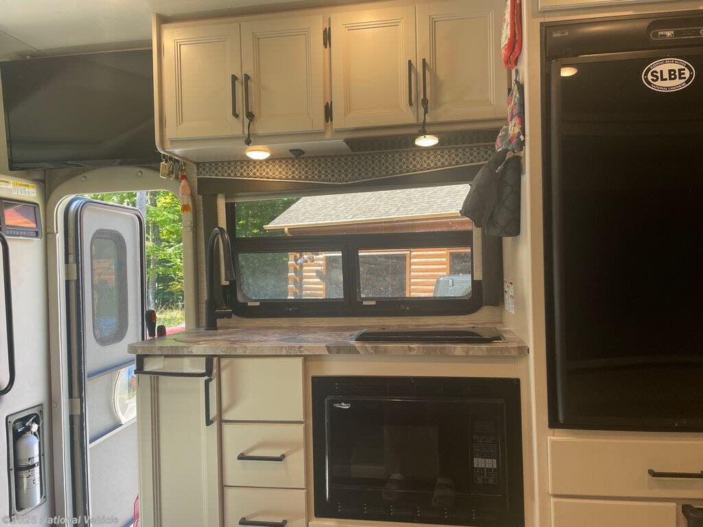 Used 2021 Thor Motor Coach Gemini 23TW available in Maple City, Michigan