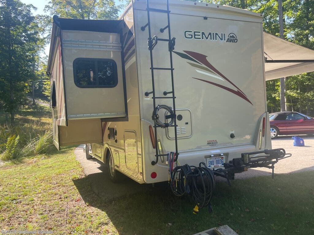 Call now about this 2021 Thor Motor Coach Gemini 23TW! 2021 Thor Motor Coach Gemini 23TW - Used Class C For Sale by National Vehicle in Maple City, Michigan