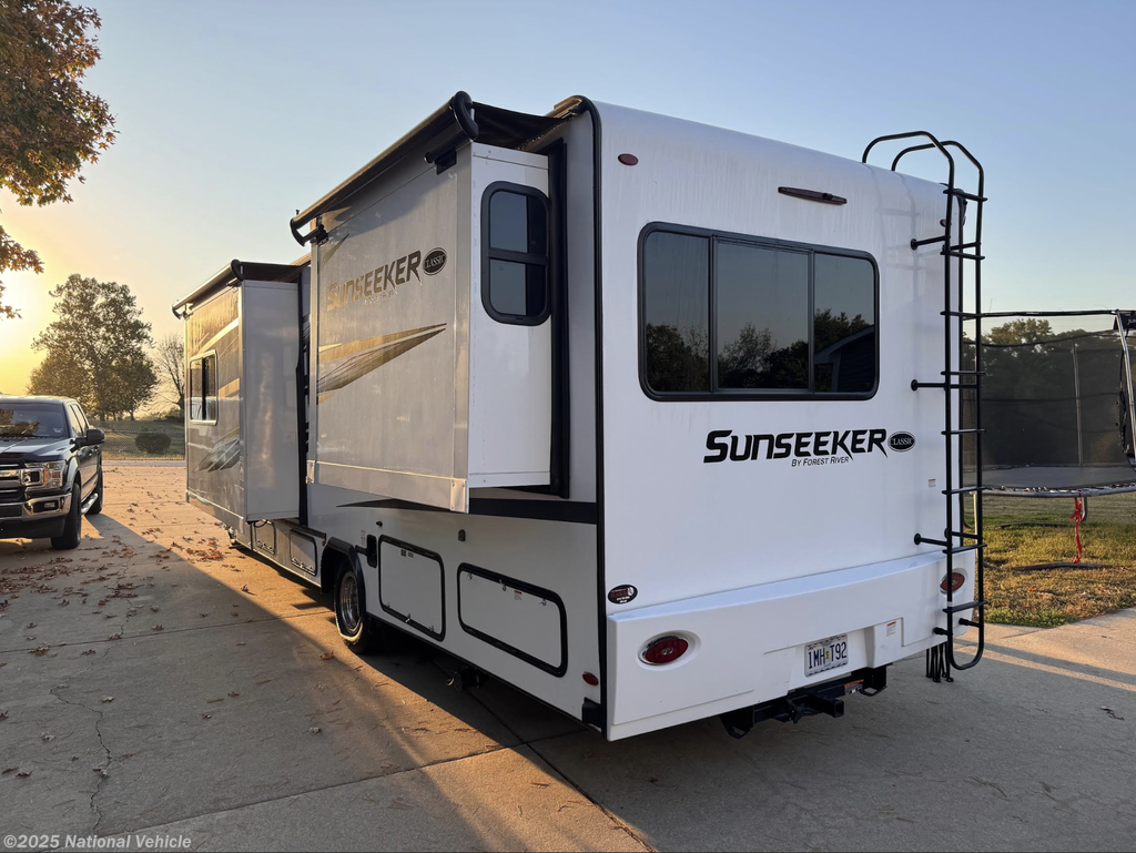 Call now about this 2022 Forest River Sunseeker Classic 2860DS! 2022 Forest River Sunseeker Classic 2860DS - Used Class C For Sale by National Vehicle in Troy, Missouri