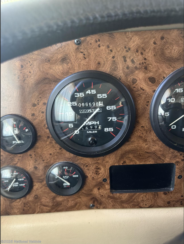 Used 2000 Safari Zanzibar 3896 available in Butler, Missouri