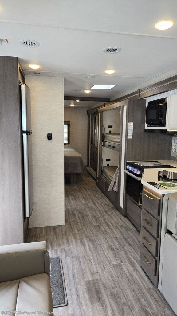 Used 2005 Thor Motor Coach Resonate 32B available in Latrobe, Pennsylvania