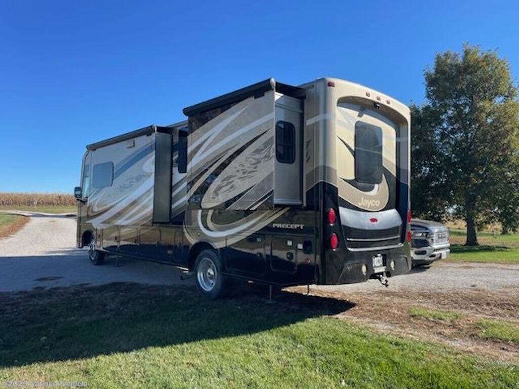 Call now about this 2018 Jayco Precept 31UL! 2018 Jayco Precept 31UL - Used Class A For Sale by National Vehicle in Columbia, Missouri