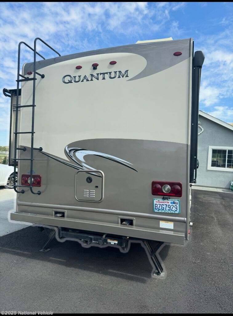 Call now about this 2018 Thor Motor Coach Quantum 25RC! 2018 Thor Motor Coach Quantum 25RC - Used Class C For Sale by National Vehicle in Kennewick, Washington