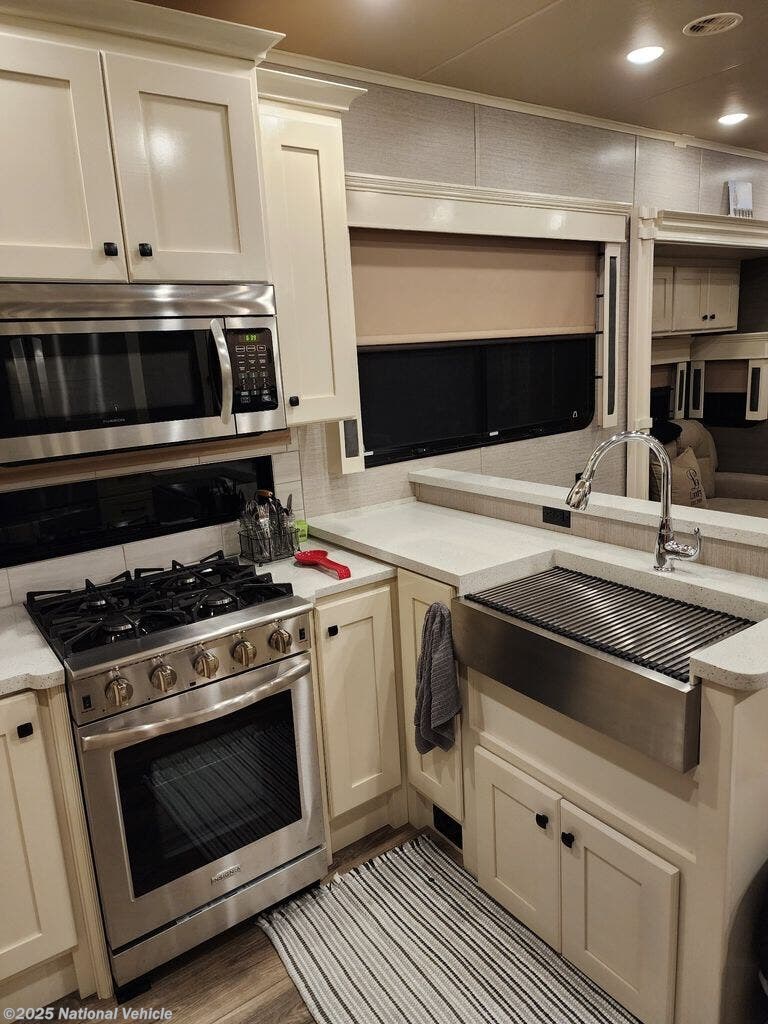 Contact us now about this 2021 Vanleigh Vilano 390LK! 2021 Vilano 390LK by Vanleigh from National Vehicle in Oklahoma City, Oklahoma