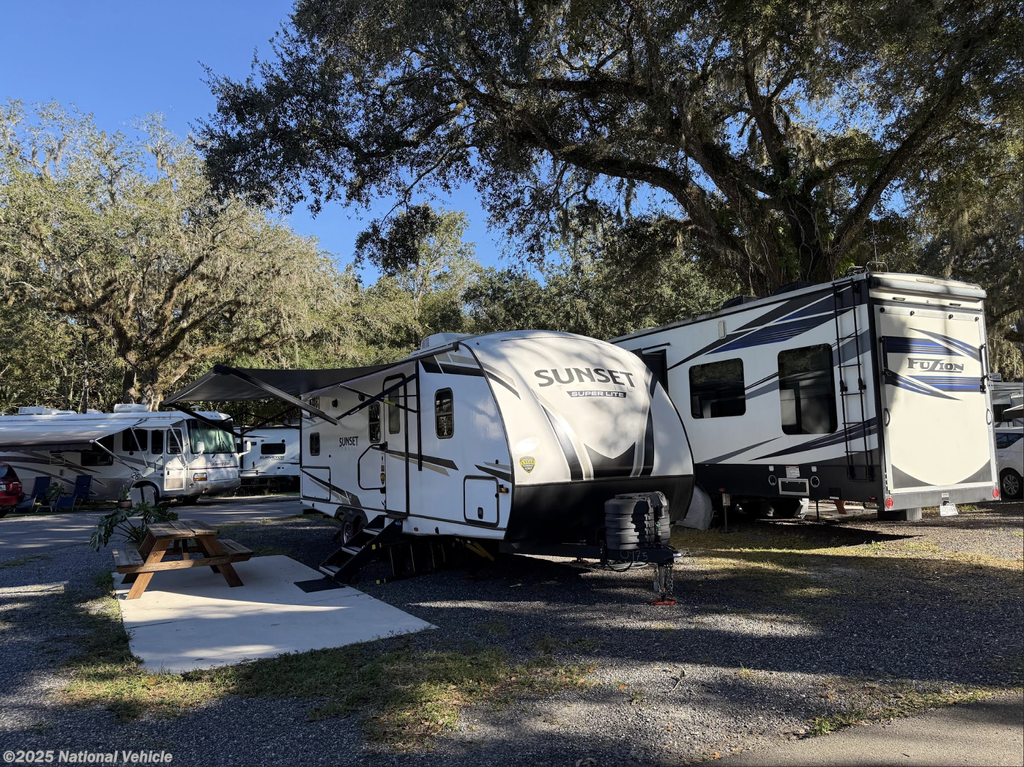 Contact us now about this 2024 CrossRoads Sunset Trail Super Lite 242BH! 2024 Sunset Trail Super Lite 242BH by CrossRoads from National Vehicle in Winter Park, Florida