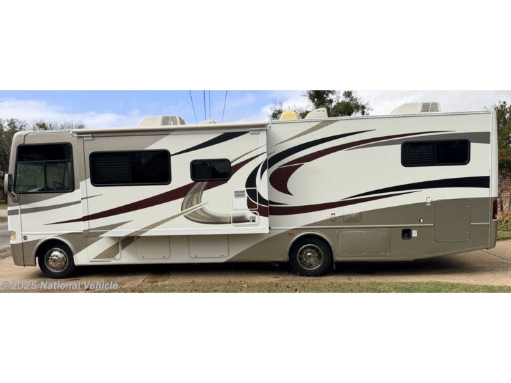 Email now about this 2013 Thor Motor Coach Hurricane 33G! Used 2013 Thor Motor Coach Hurricane 33G available in Willow Park, Texas