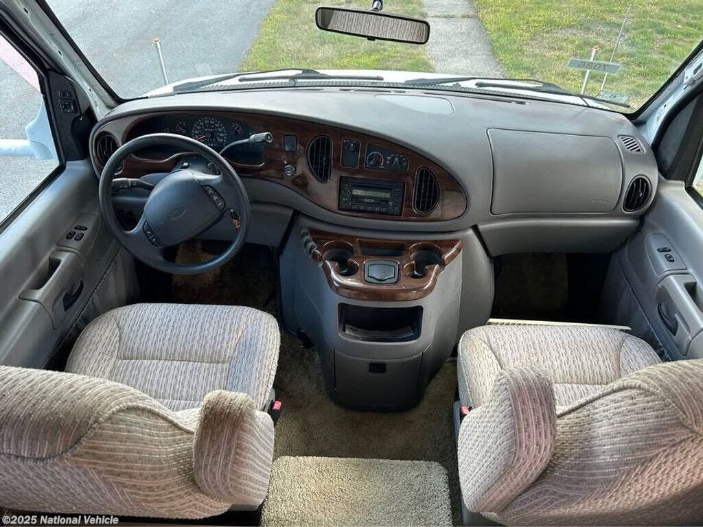 Used 2002 Itasca Sundancer 31C available in Wareham, Massachusetts