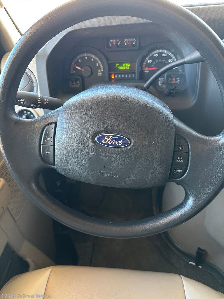 Contact us now about this 2017 Thor Motor Coach Quantum 29RQ! 2017 Quantum 29RQ by Thor Motor Coach from National Vehicle in Cave Creek, Arizona