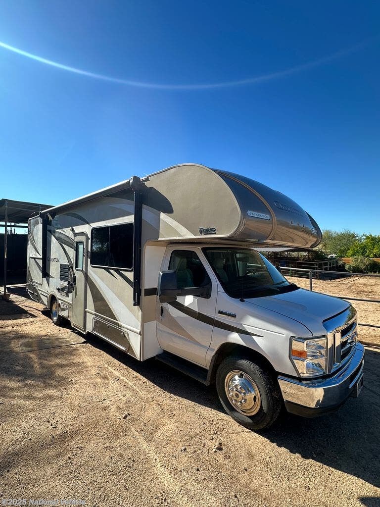 Email now about this 2017 Thor Motor Coach Quantum 29RQ! Used 2017 Thor Motor Coach Quantum 29RQ available in Cave Creek, Arizona