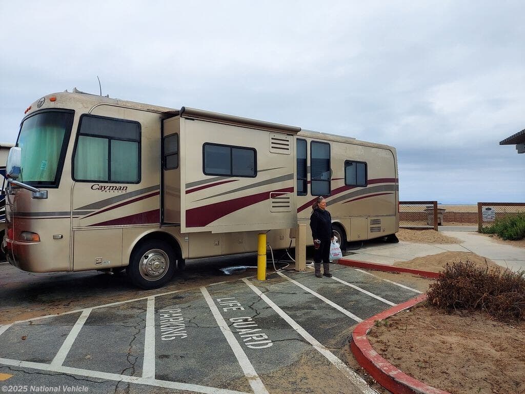 Email now about this 2005 Monaco RV Cayman 34SBD! Used 2005 Monaco RV Cayman 34SBD available in Fountain Valley, California