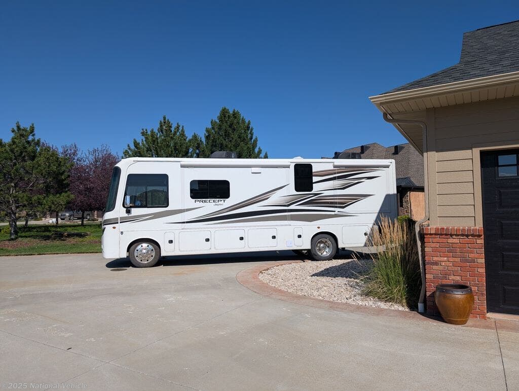 Email now about this 2018 Jayco Precept 31UL! Used 2018 Jayco Precept 31UL available in Billings, Montana
