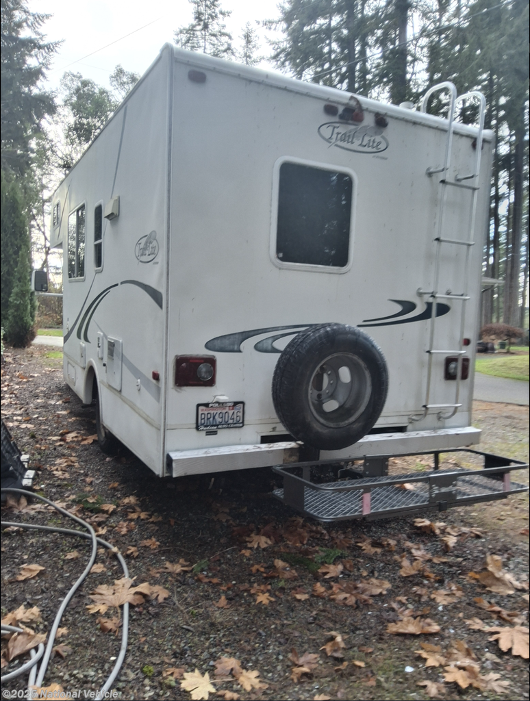 Contact us now about this 2002 R-Vision Trail-Lite 211! 2002 Trail-Lite 211 by R-Vision from National Vehicle in Bremerton, Washington