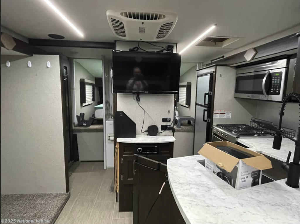 Used 2020 Adventurer Eagle Cap 1200 available in Scottsboro, Alabama