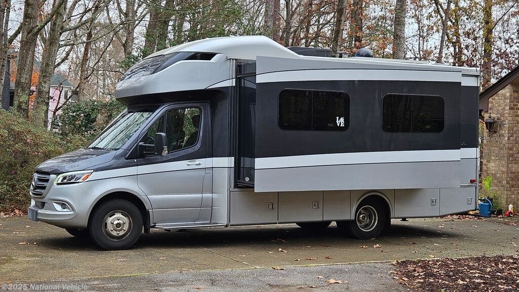 Call now about this 2020 Tiffin Wayfarer 25RW! 2020 Tiffin Wayfarer 25RW - Used Class C For Sale by National Vehicle in Seneca, South Carolina