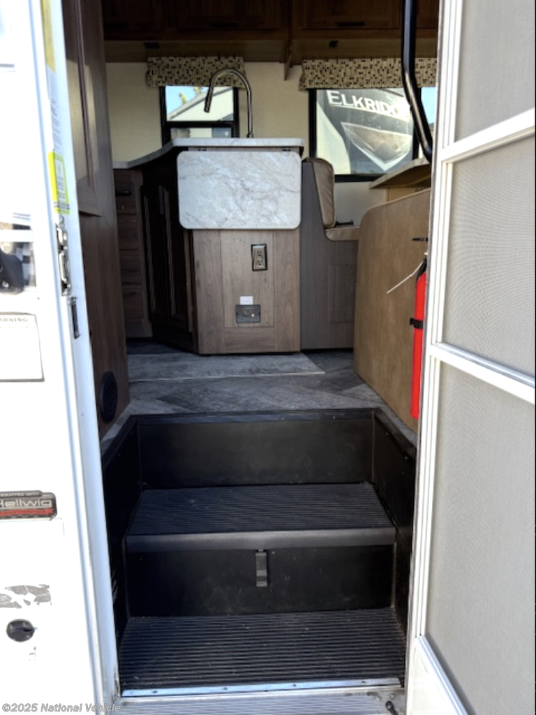 Contact us now about this 2020 Forest River Sunseeker 3050S! 2020 Sunseeker 3050S by Forest River from National Vehicle in Beaumont, California