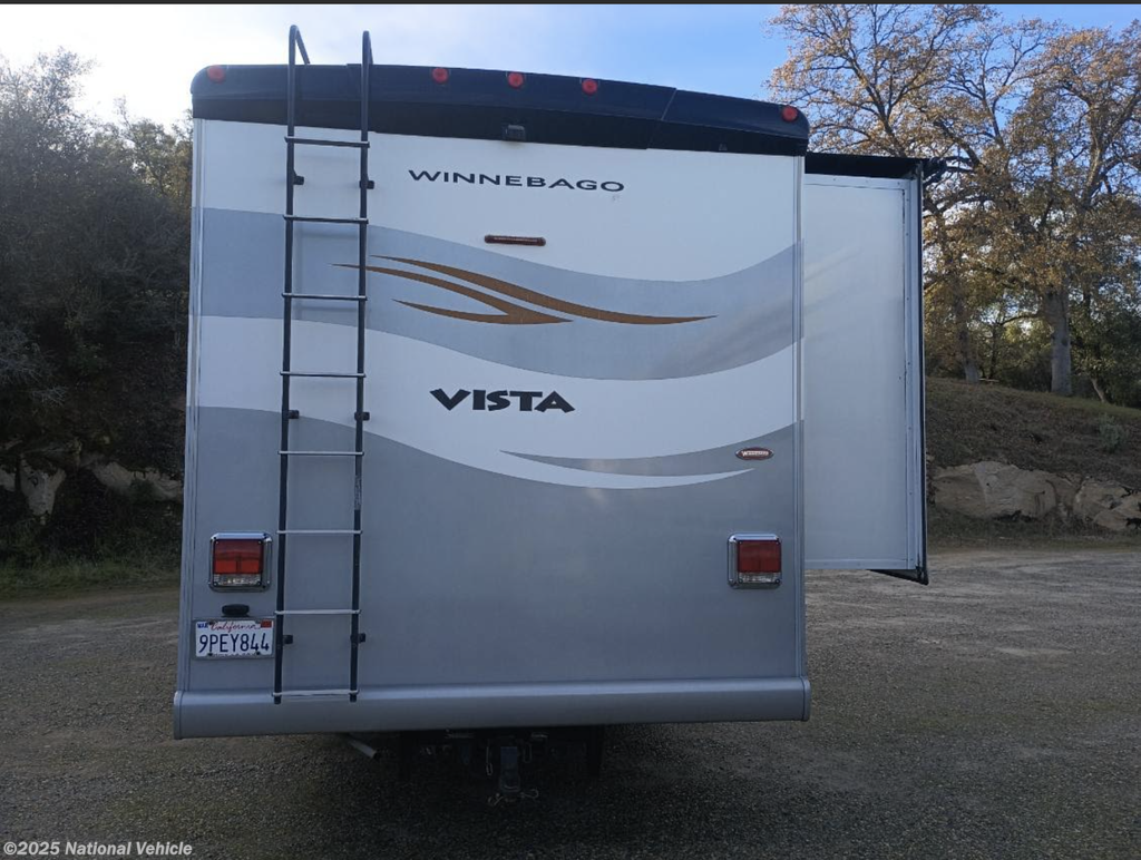 Call now about this 2011 Winnebago Vista 26P! 2011 Winnebago Vista 26P - Used Class A For Sale by National Vehicle in Coarsegold, California