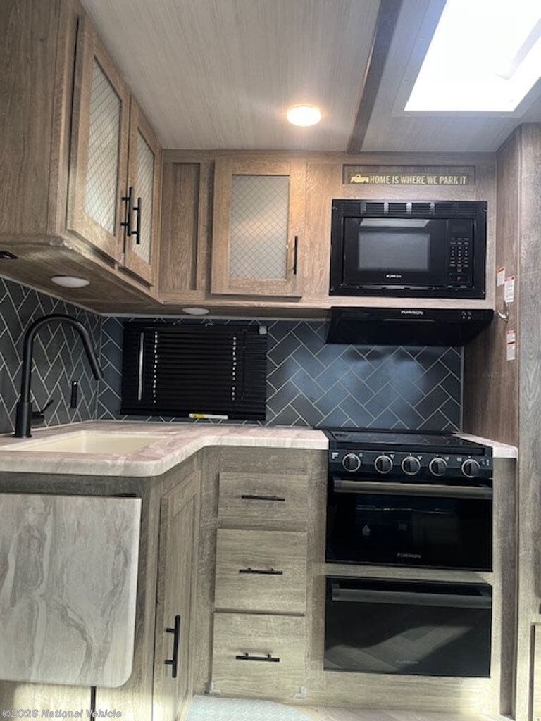 Used 2021 Forest River Wildwood Heritage Glen HL 25RBHL available in Goodyear, Arizona