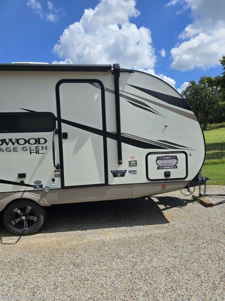 Call now about this 2022 Forest River Wildwood Heritage Glen HL 17RBHL! 2022 Forest River Wildwood Heritage Glen HL 17RBHL - Used Travel Trailer For Sale by National Vehicle in Hackett, Arkansas