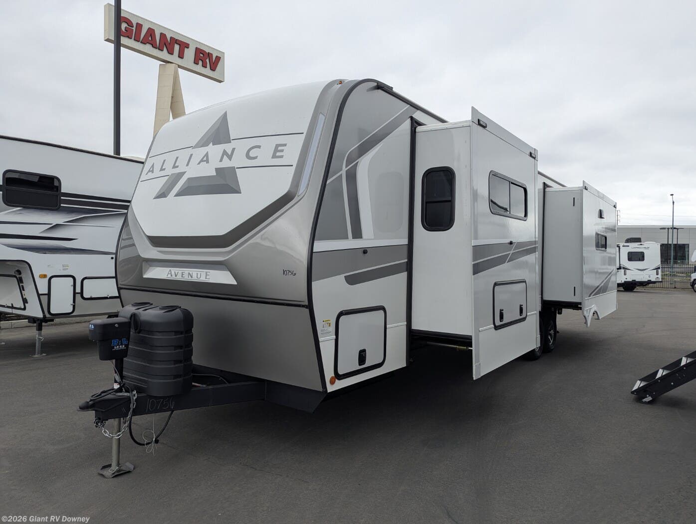 New 2025 Alliance RV Avenue 332RL available in Downey, California