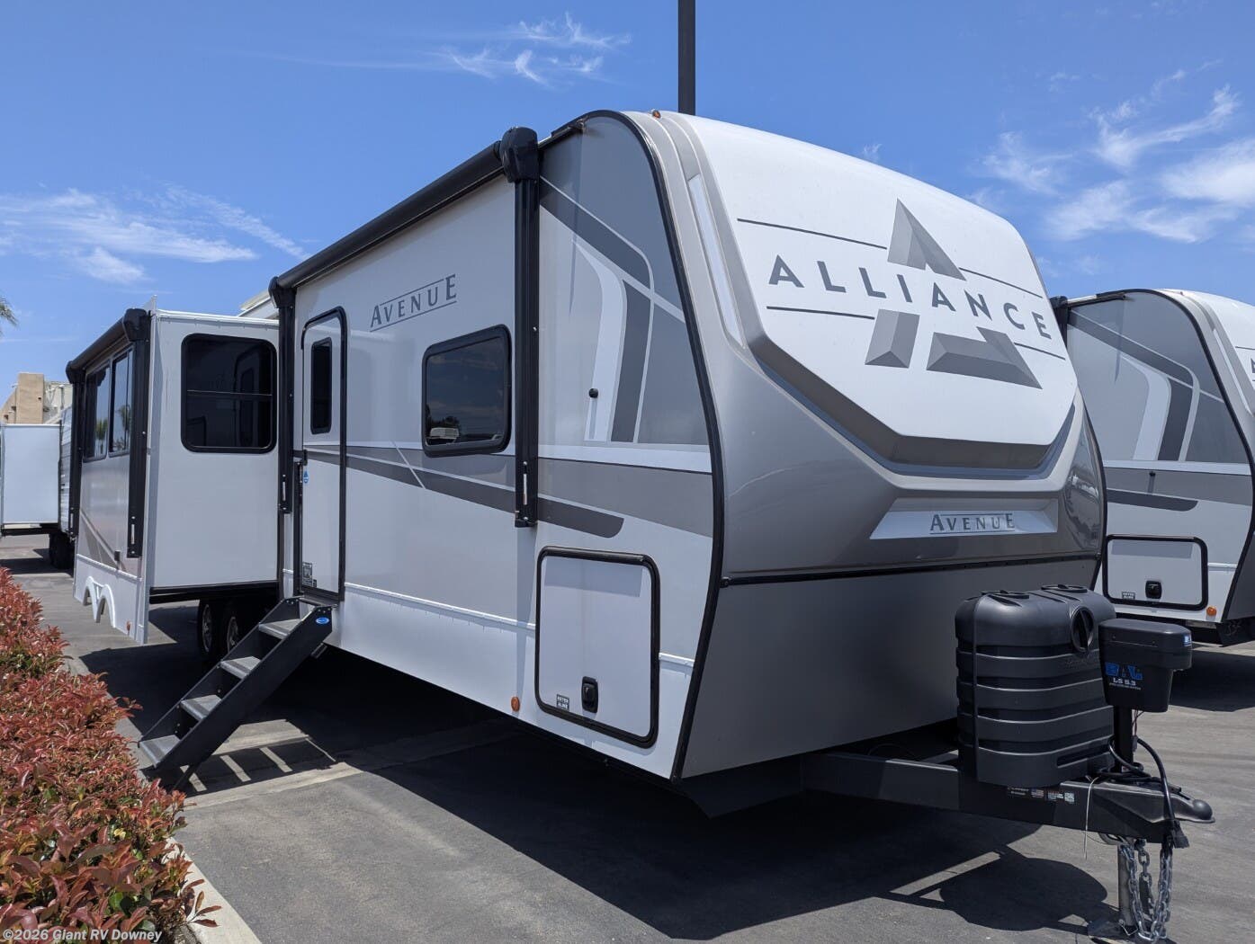 Email now about this 2025 Alliance RV Avenue 333BH! New 2025 Alliance RV Avenue 333BH available in Downey, California