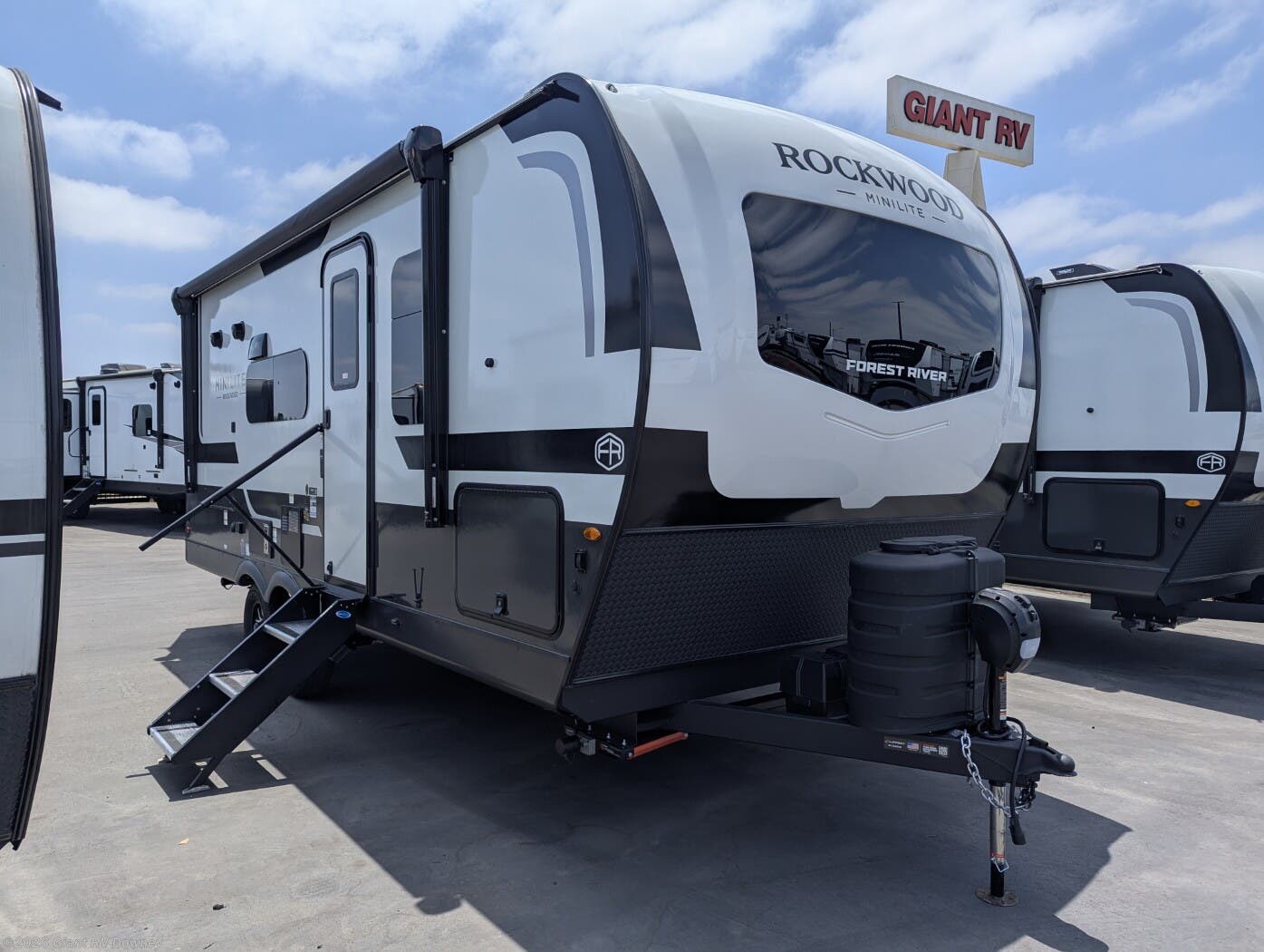 Email now about this 2026 Forest River Rockwood Mini Lite 2214S! New 2026 Forest River Rockwood Mini Lite 2214S available in Downey, California