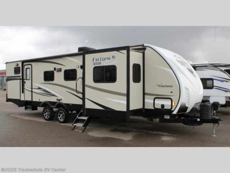 Email now about this 2017 Coachmen Freedom Express Liberty Edition 321FEDS! Used 2017 Coachmen Freedom Express Liberty Edition 321FEDS available in Clio, Michigan