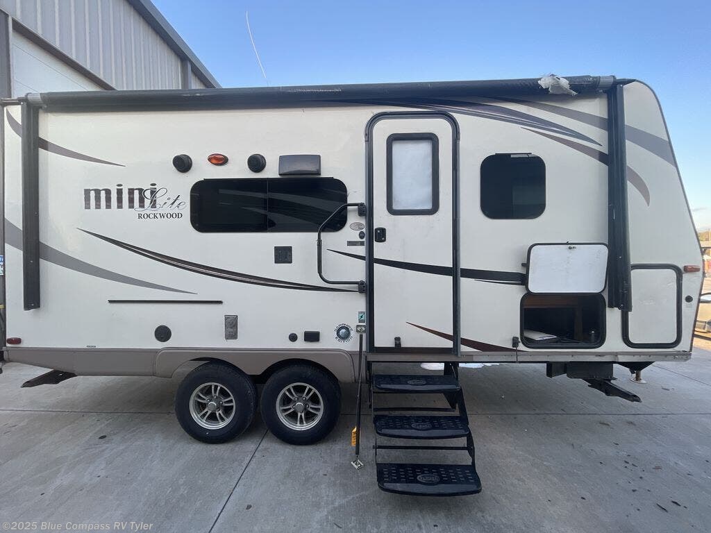 Contact us now about this 2017 Forest River Rockwood Mini Lite 2104S! 2017 Rockwood Mini Lite 2104S by Forest River from Blue Compass RV Tyler in Tyler, Texas