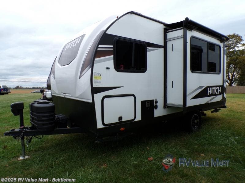 Contact us now about this 2024 Cruiser RV Hitch 18RBS! 2024 Hitch 18RBS by Cruiser RV from RV Value Mart - Behtlehem in Bath, Pennsylvania