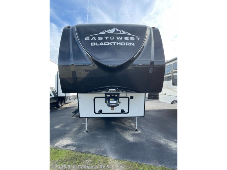 Email now about this 2025 East to West Blackthorn Half-Ton 27BH-OK! New 2025 East to West Blackthorn Half-Ton 27BH-OK available in Eureka, Missouri