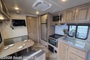 2021 Palomino Solaire 202RB