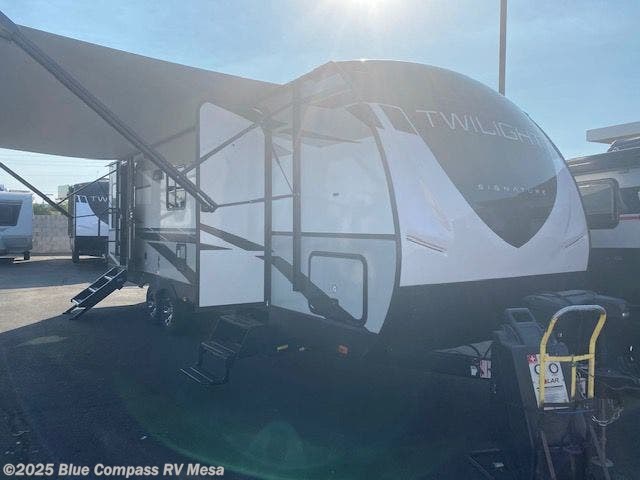 Call now about this 2021 Thor Twilight! 2021 Thor Twilight - New Travel Trailer For Sale by Blue Compass RV Mesa in Mesa, Arizona
