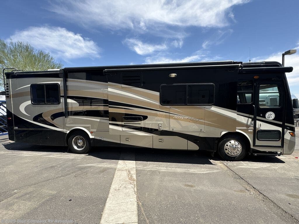 Contact us now about this 2014 Tiffin Allegro Breeze 32 BR! 2014 Allegro Breeze 32 BR by Tiffin from Blue Compass RV Avondale in Avondale, Arizona