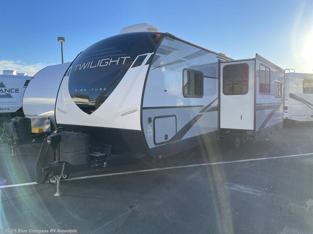 Contact us now about this 2021 Cruiser RV Twilight Signature TWS 2620! 2021 Twilight Signature TWS 2620 by Cruiser RV from Blue Compass RV Avondale in Avondale, Arizona