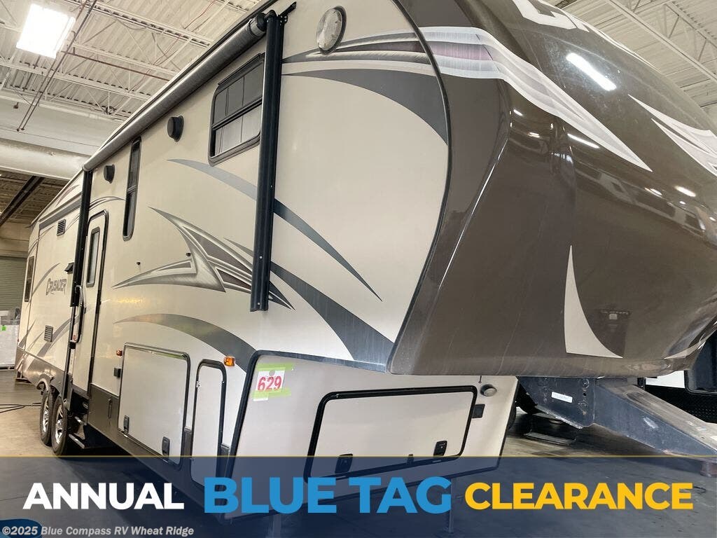 Call now about this 2015 Prime Time Crusader 315RST! 2015 Prime Time Crusader 315RST - Used Fifth Wheel For Sale by Blue Compass RV Wheat Ridge in Wheat Ridge, Colorado features Slideout