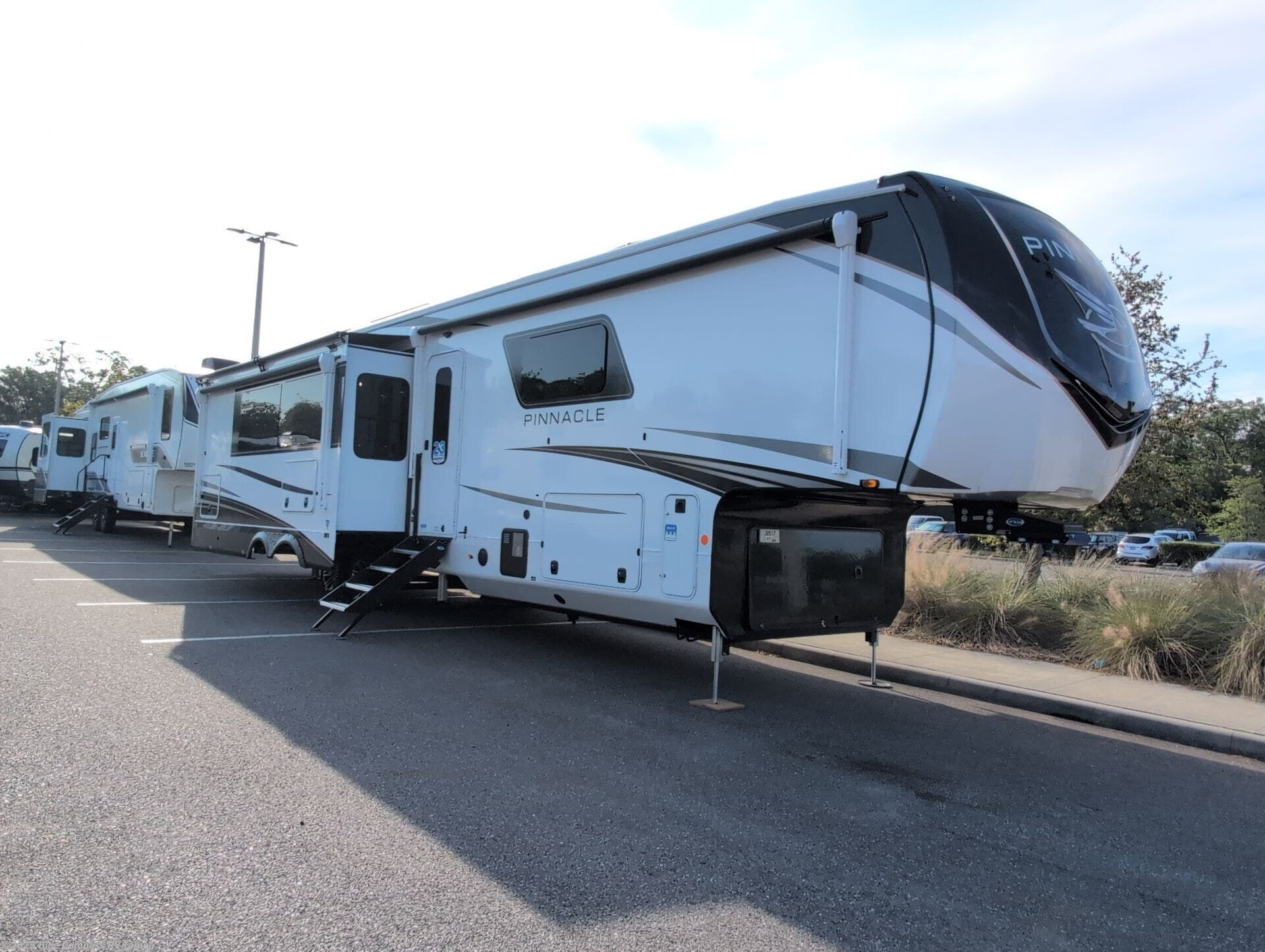 Contact us now about this 2025 Jayco Pinnacle 38FBRK! 2025 Pinnacle 38FBRK by Jayco from Blue Compass RV Tampa in Dover, Florida