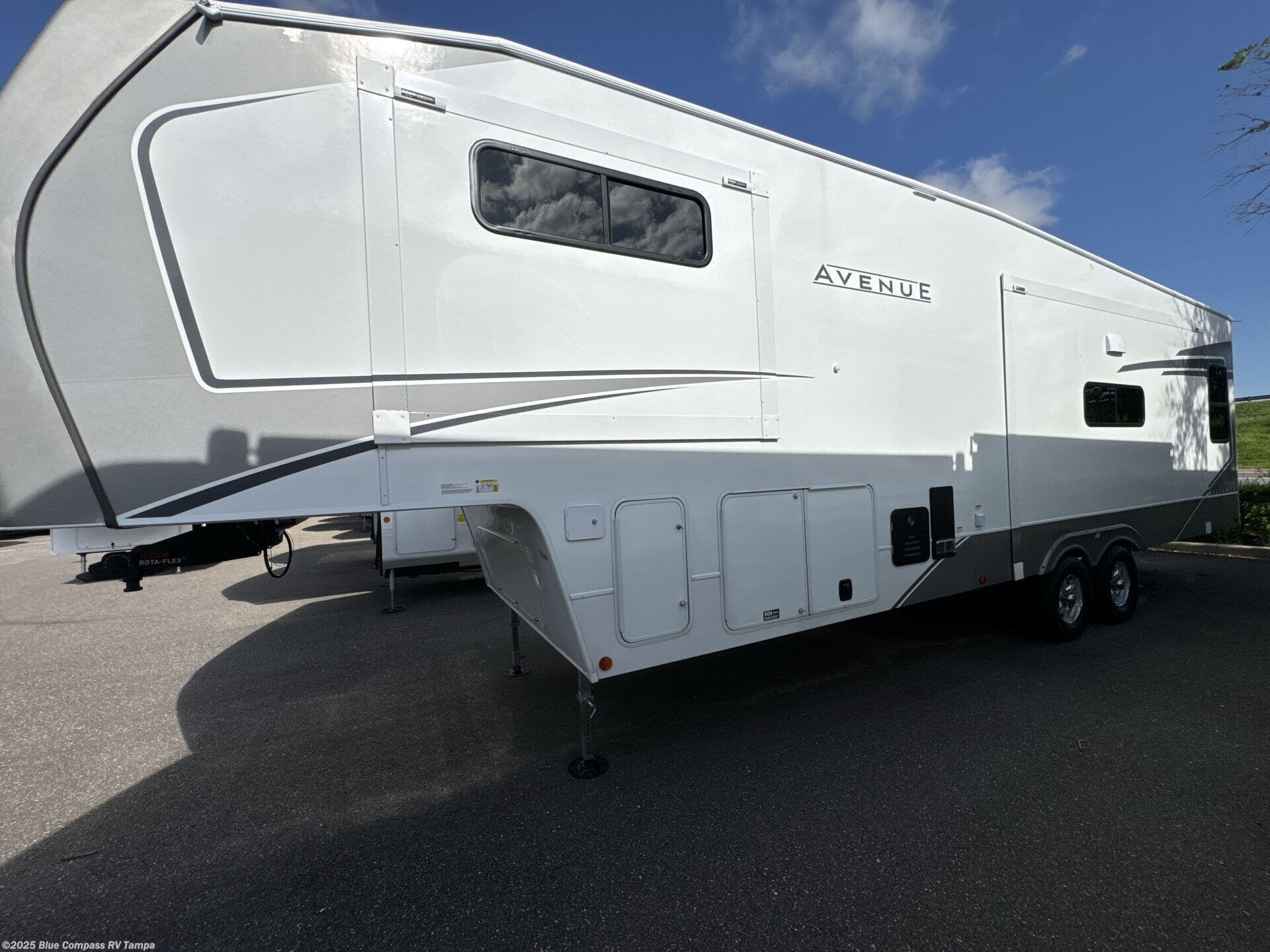 New 2025 Alliance RV Avenue 32RLS available in Dover, Florida