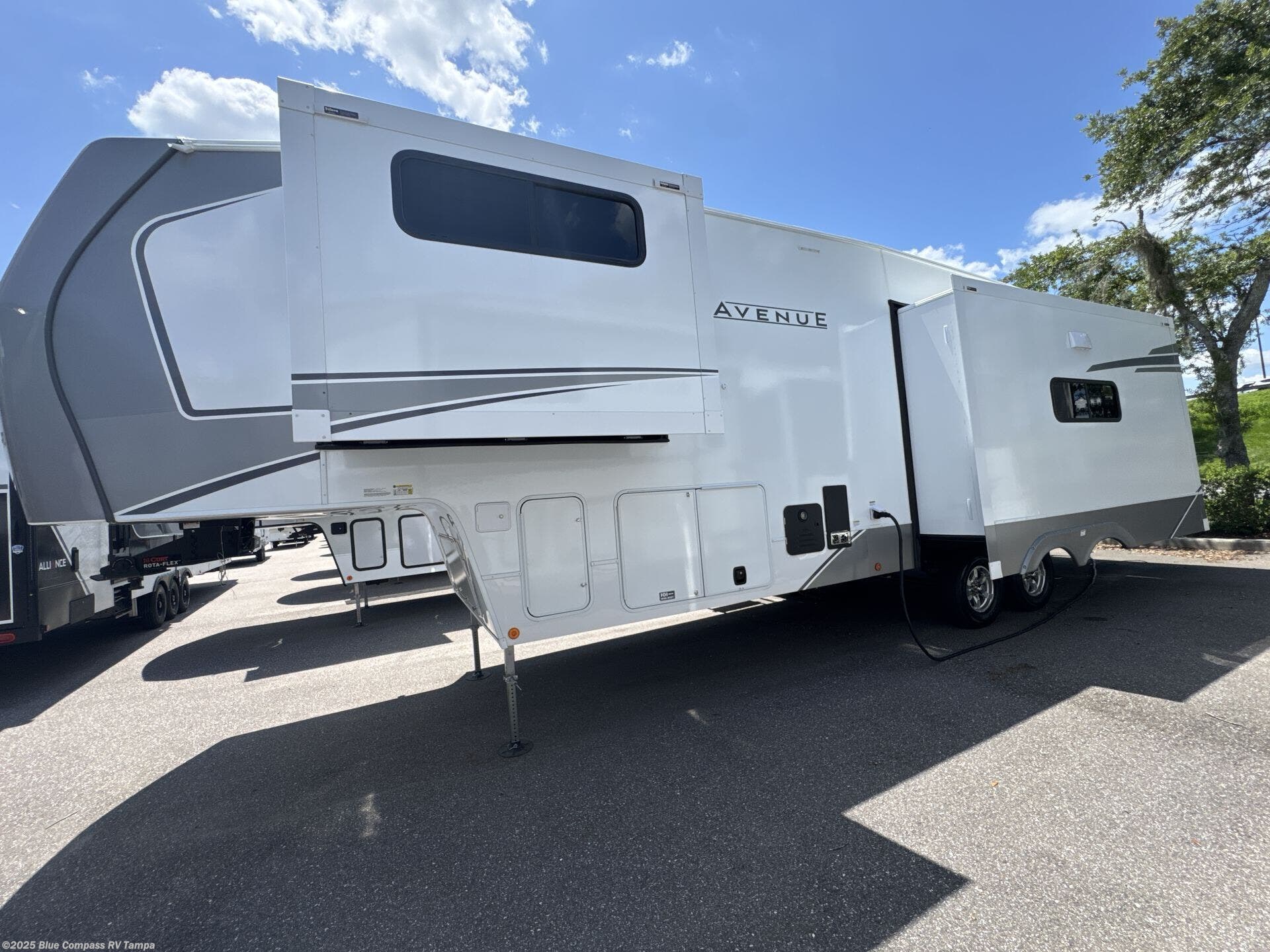 New 2025 Alliance RV Avenue 32RLS available in Dover, Florida