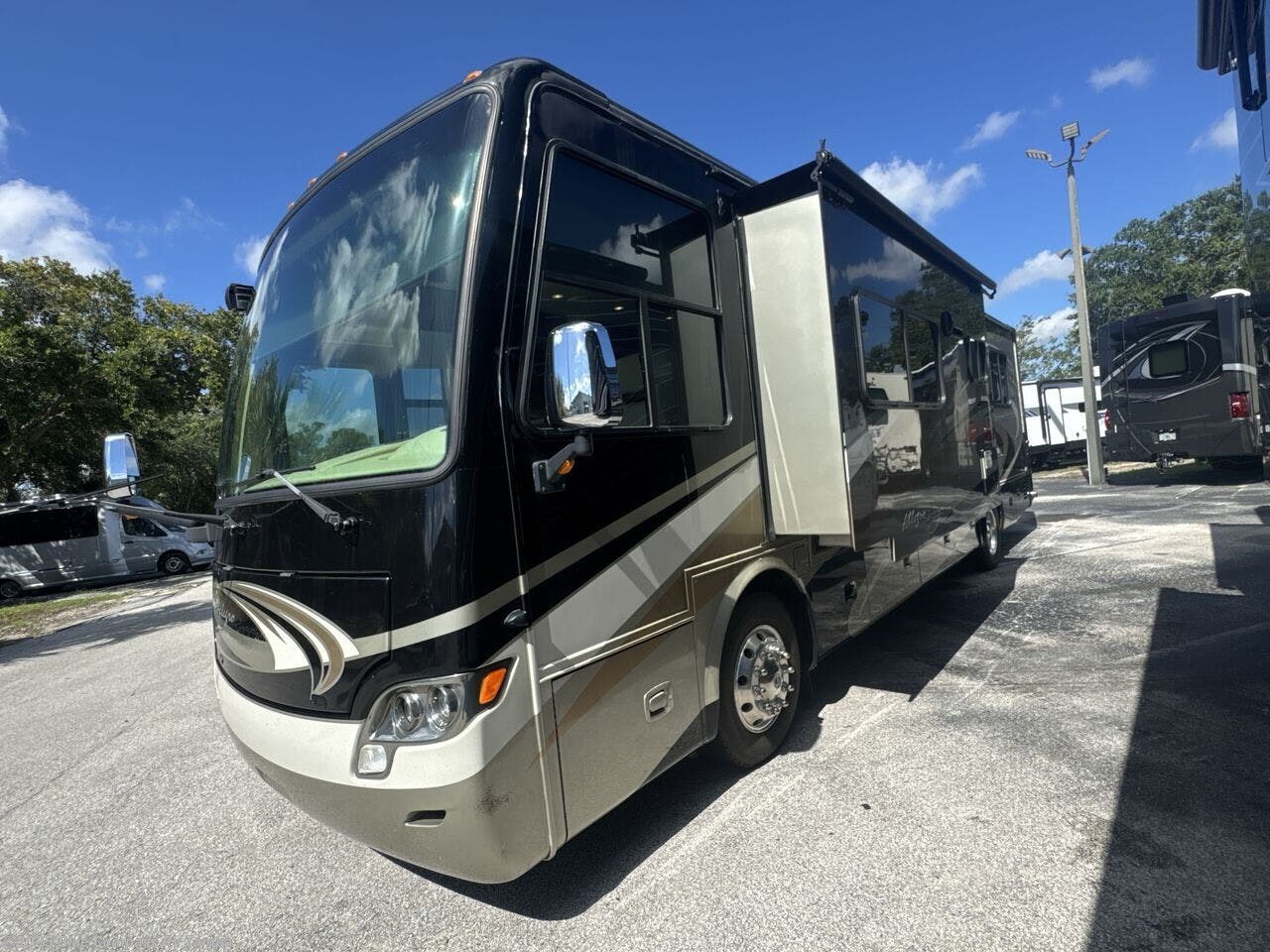 Used 2014 Tiffin Allegro Breeze 32 BR available in Dover, Florida