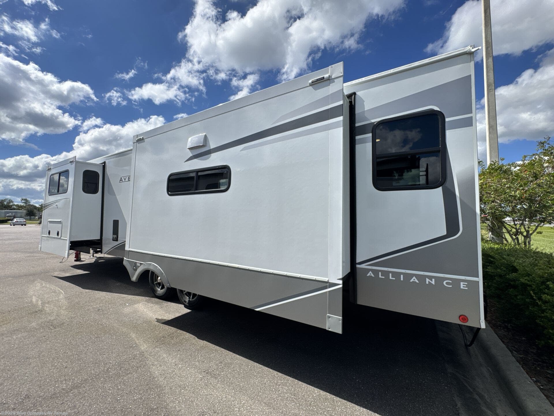 New 2026 Alliance RV Avenue 332RL available in Dover, Florida