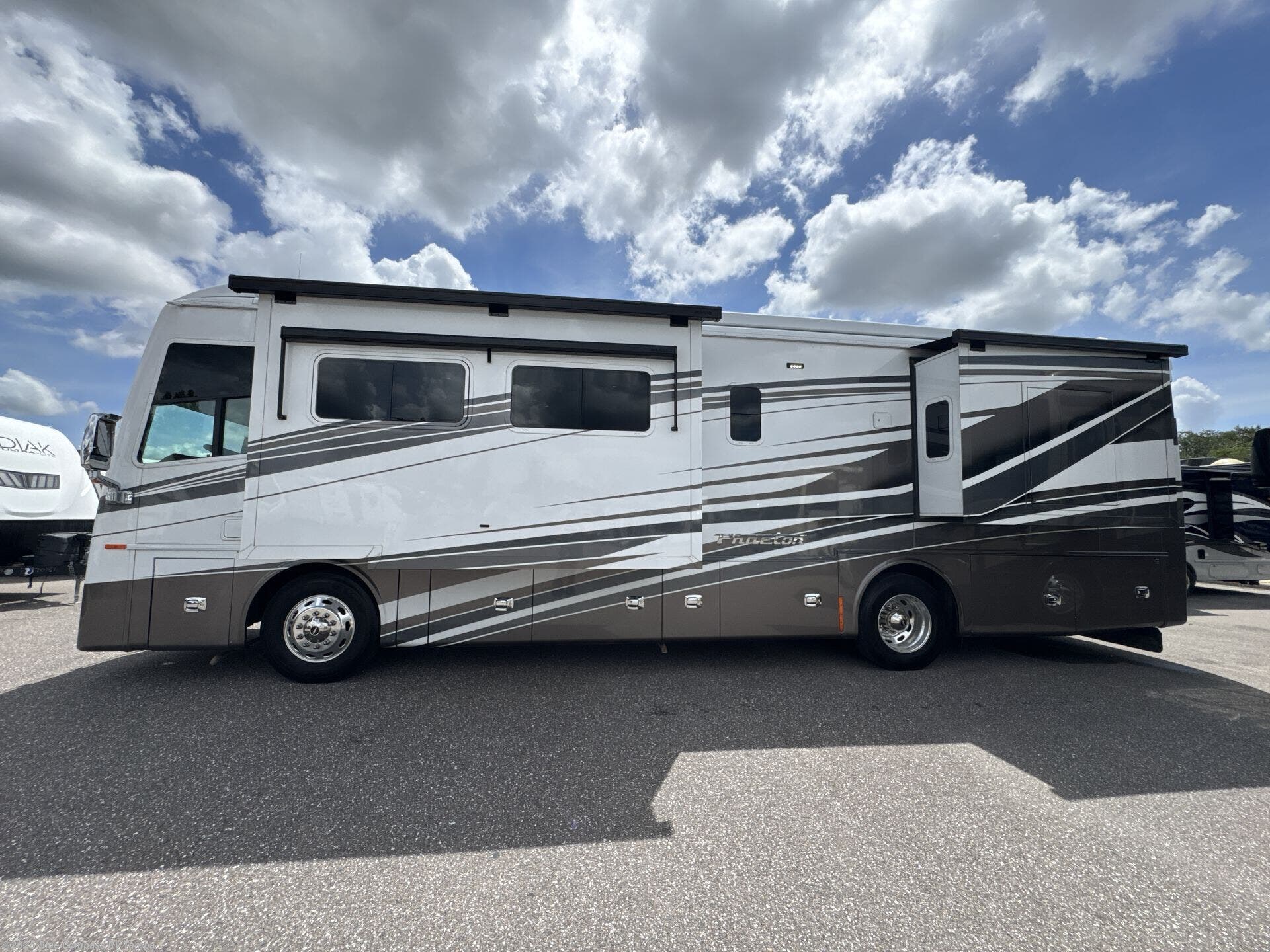 Contact us now about this 2021 Tiffin Phaeton 36sh! 2021 Phaeton 36sh by Tiffin from Blue Compass RV Tampa in Dover, Florida
