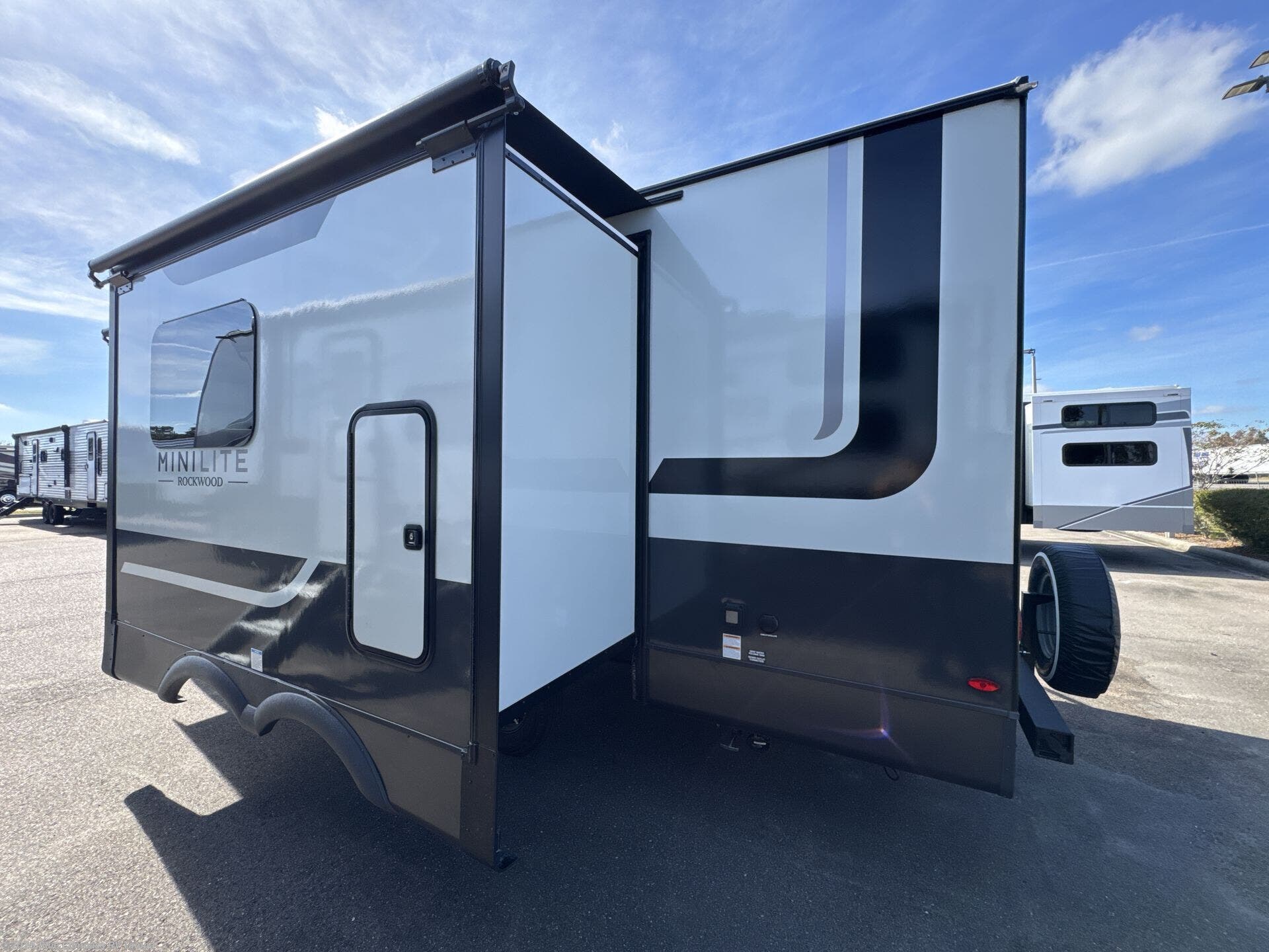 Contact us now about this 2026 Forest River Rockwood Mini Lite 2511S! 2026 Rockwood Mini Lite 2511S by Forest River from Blue Compass RV Tampa in Dover, Florida