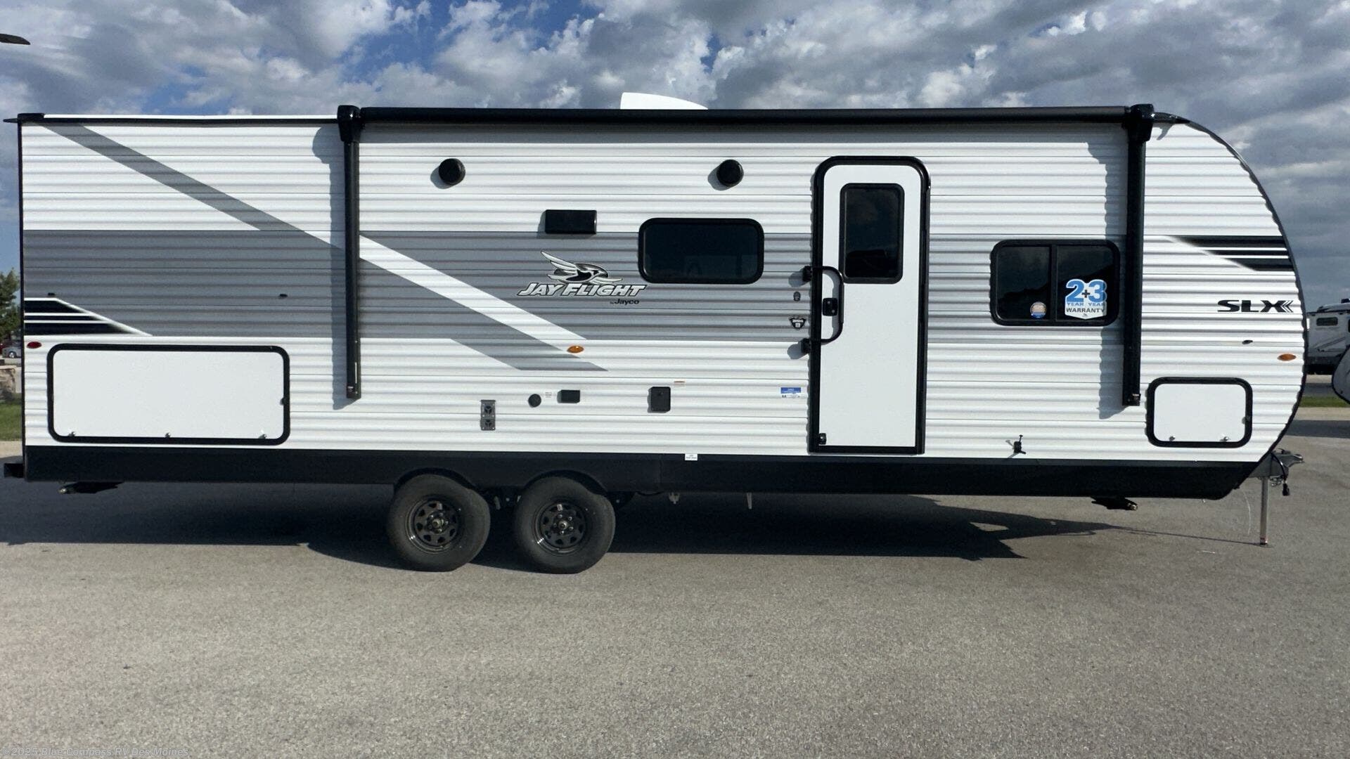 Contact us now about this 2025 Jayco Jay Flight SLX 261BHS! 2025 Jay Flight SLX 261BHS by Jayco from Blue Compass RV Des Moines in Altoona, Iowa