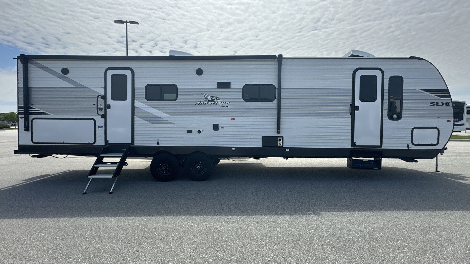 Contact us now about this 2025 Jayco Jay Flight SLX 330TBS! 2025 Jay Flight SLX 330TBS by Jayco from Blue Compass RV Des Moines in Altoona, Iowa