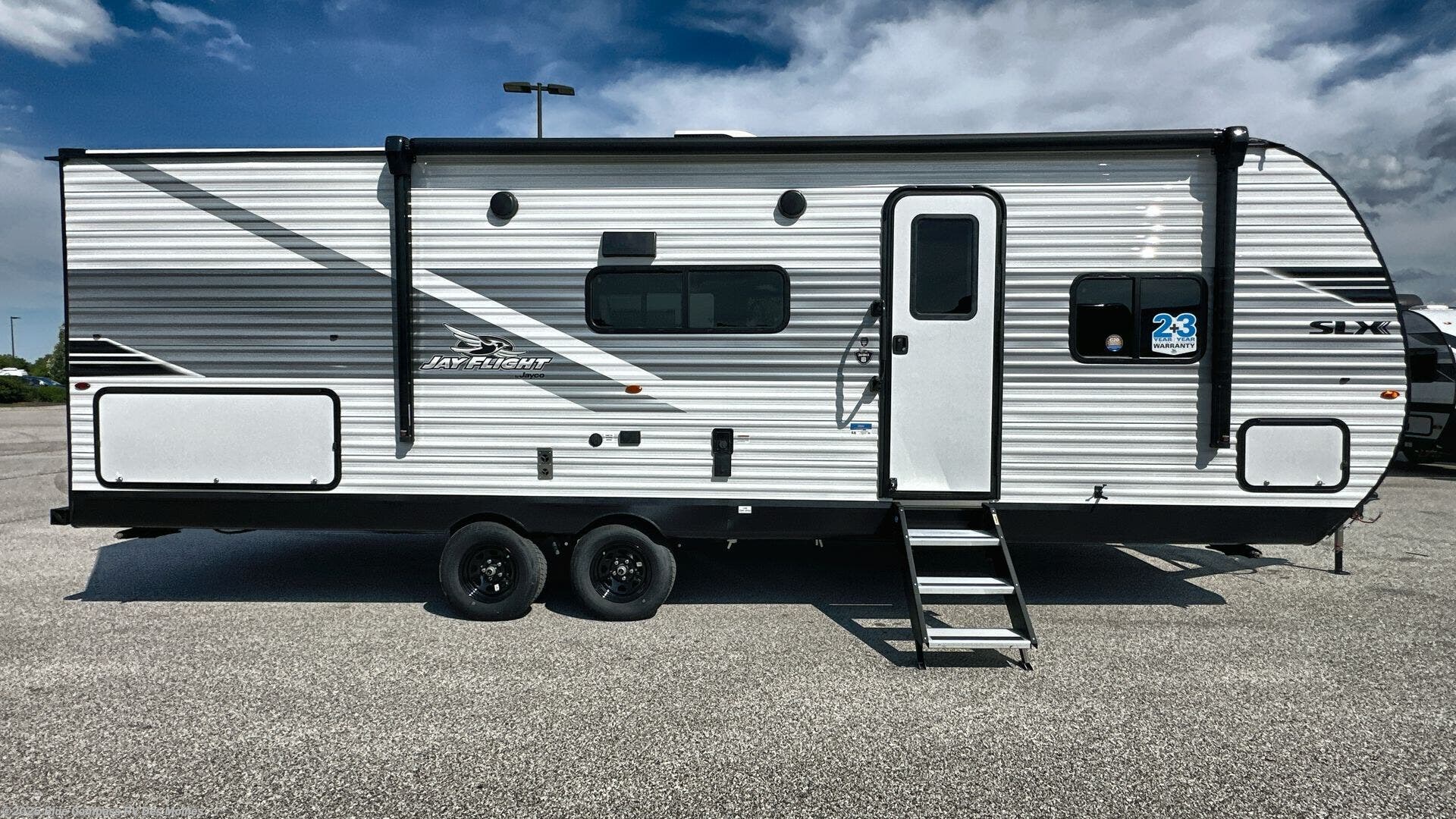 Contact us now about this 2026 Jayco Jay Flight SLX 261BHS! 2026 Jay Flight SLX 261BHS by Jayco from Blue Compass RV Des Moines in Altoona, Iowa