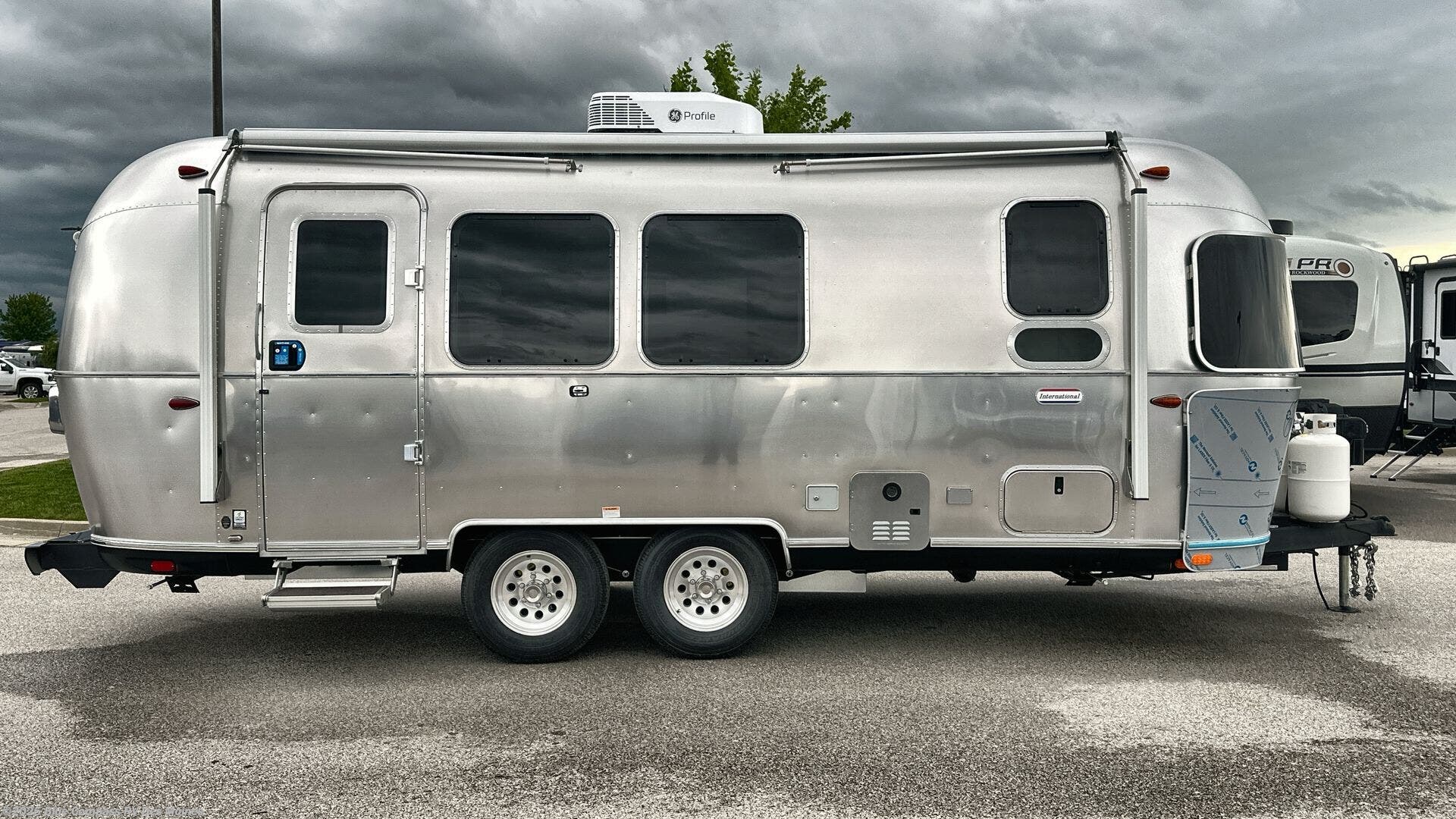Contact us now about this 2025 Airstream International 23FB! 2025 International 23FB by Airstream from Blue Compass RV Des Moines in Altoona, Iowa