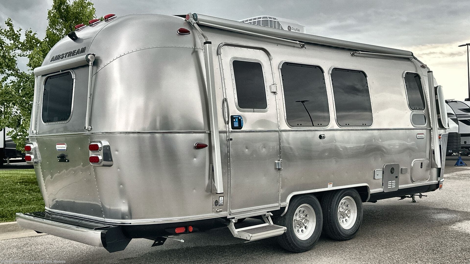 New 2025 Airstream International 23FB available in Altoona, Iowa