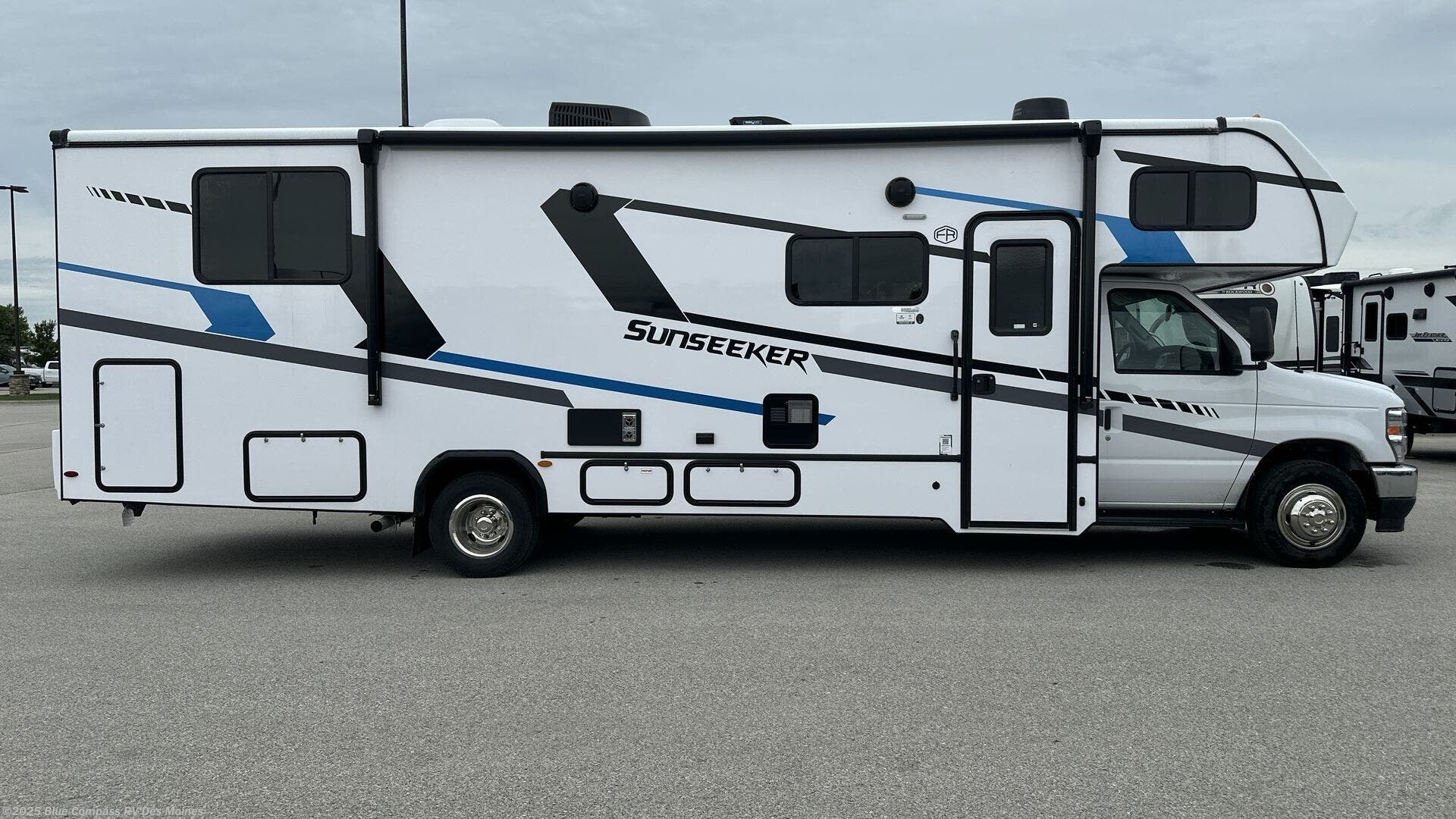Contact us now about this 2026 Forest River Sunseeker LE 2850SLE Ford! 2026 Sunseeker LE 2850SLE Ford by Forest River from Blue Compass RV Des Moines in Altoona, Iowa
