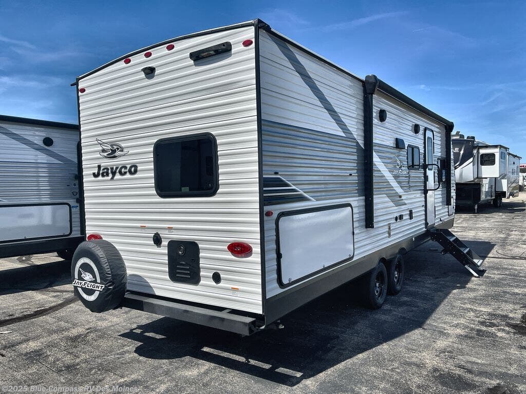 Contact us now about this 2025 Jayco Jay Flight SLX 261BHS! 2025 Jay Flight SLX 261BHS by Jayco from Blue Compass RV Des Moines in Altoona, Iowa