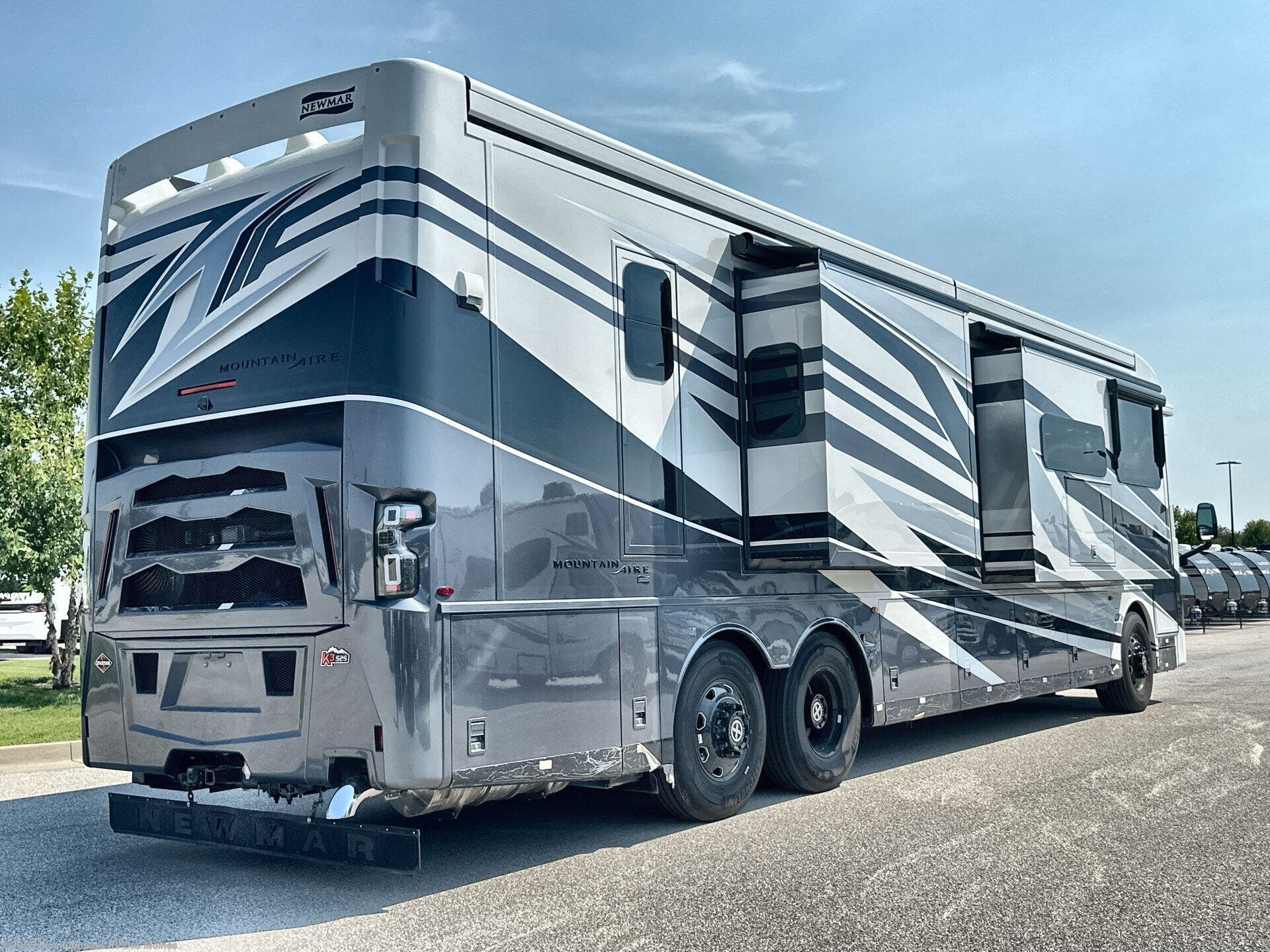 Contact us now about this 2026 Newmar Mountain Aire 4118! 2026 Mountain Aire 4118 by Newmar from Blue Compass RV Des Moines in Altoona, Iowa