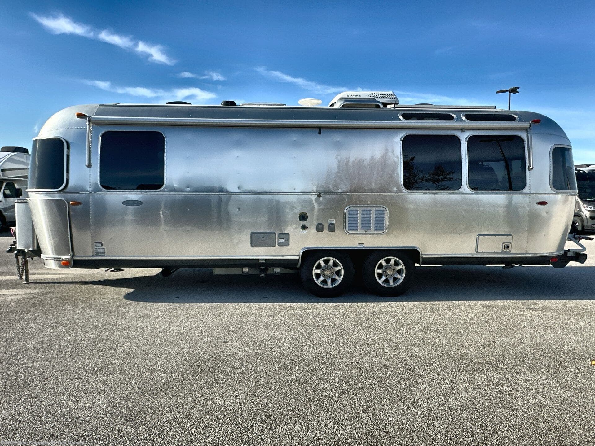 Contact us now about this 2016 Airstream Flying Cloud 27FB! 2016 Flying Cloud 27FB by Airstream from Blue Compass RV Des Moines in Altoona, Iowa
